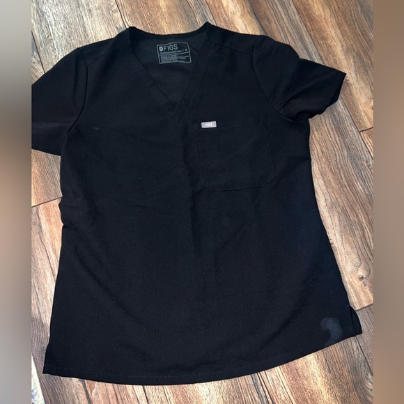 FIGS Black Catarina one pocket top - Picture 2 of 3